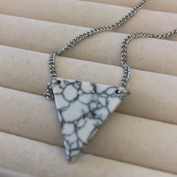 Silver triangle necklace - Picture 4 of 8